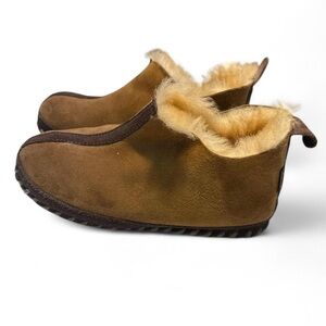 Cabela's Brown and Tan Women's Slippers